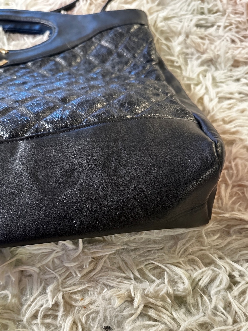 Chanel Chic Black Quilted Tote Bag - Picture 6 of 15